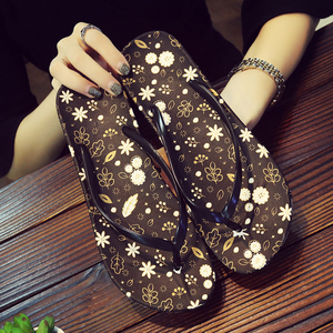 沙滩人字拖鞋女夏时尚外穿平底凉拖女海边防滑塑料浴室夹脚拖鞋女