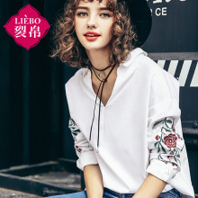 裂帛旗舰店2018新款刺绣V字翻领白衬衫女宽松圆形摆长袖衬衣纯色图片