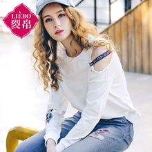 裂帛女装2018夏装新款镂空刺绣套头衫圆领露肩织带长袖卫衣女图片