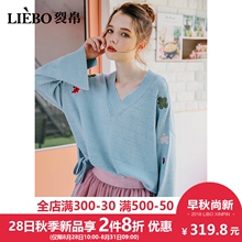 裂帛2018秋冬新款甜美V领精工刺绣休闲落肩前短后长款长袖毛衣女图片