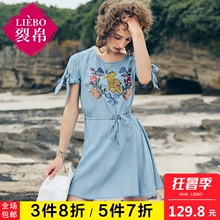 裂帛2018夏新款小心机复古刺绣甜美收腰显瘦气质A字牛仔连衣裙女图片