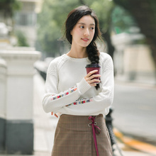茵曼旗舰店2018秋装新款圆领绣花插肩长袖宽松套头毛衣女针织衫图片