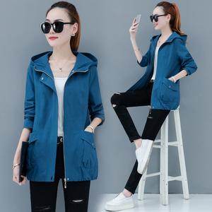 宽松春秋新款时尚妈妈装韩版短款小外套女中年大码女装夹克风衣服