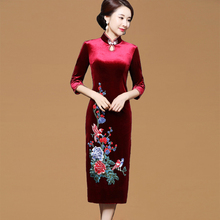 中老年金丝绒改良旗袍连衣裙婚宴丈母娘婚礼服高贵婚庆妈妈装秋装图片