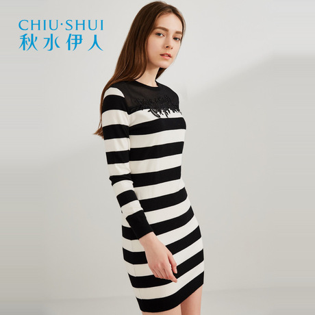 秋水伊人 2018春装新品女装显瘦网纱绣花针织衫连衣裙J508商品大图