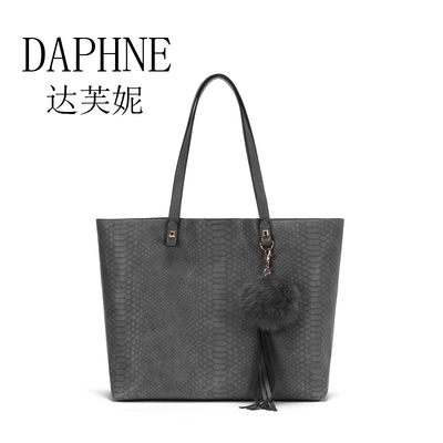 Daphne/达芙妮冬季新款单肩纹理毛绒流苏扣饰子母方包1016683010