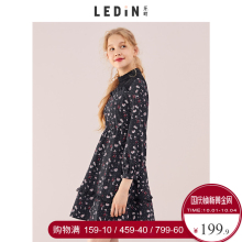 乐町2018秋装新款女蕾丝碎花连衣裙ins超火的雪纺裙气质港味超仙图片