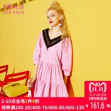妖精的口袋夏装V领镂空花边A字裙子七分袖格子连衣裙女图片
