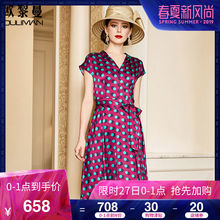 欧黎蔓2019夏新款酒红色波点真丝连衣裙女短袖V领缎面桑蚕丝裙子图片