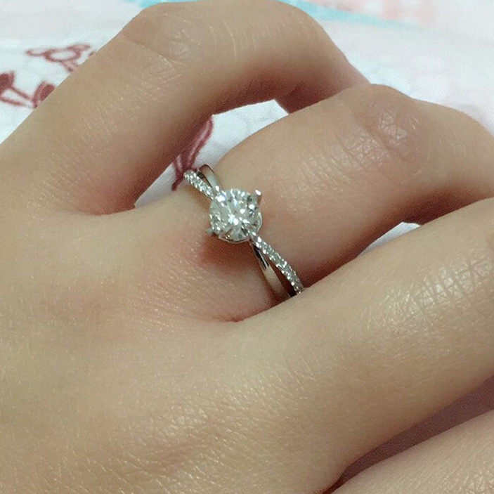 福大生扭臂浪漫钻石 潮流服饰搭配师小任