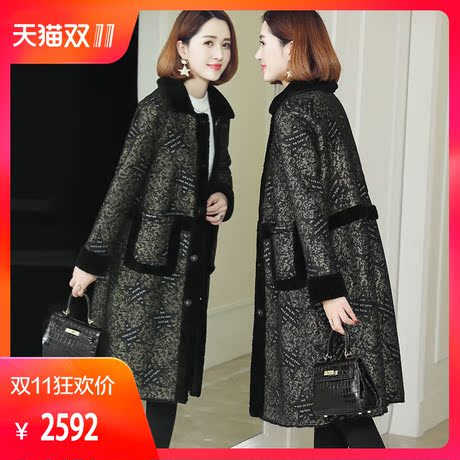 2018新款海宁真皮皮毛一体女装中长款羊剪绒中老年印花皮草外套冬商品大图