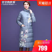 【90%白鹅绒】小立领印花工艺甘甘的世界冬装过膝长款复古羽绒服图片