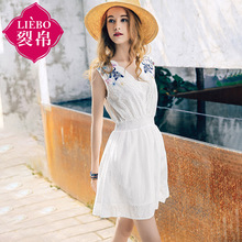 裂帛旗舰店2018夏新款刺绣花瓣V领松紧腰无袖裙子吊带连衣裙女图片