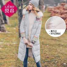 裂帛2017冬装新真毛领连帽刺绣过膝长款白鸭绒羽绒服女51171442图片