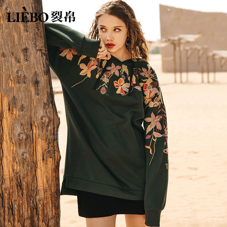 裂帛2018秋季新款刺绣前短后长休闲文艺宽松装连帽女士套头卫衣商品大图
