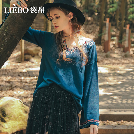 裂帛2018秋季新款时尚V领绣花落肩款显瘦宽松韩版清新长袖衬衫女商品大图
