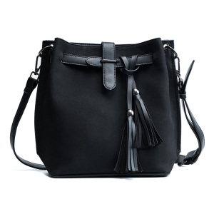 2017秋冬新款流苏水桶包