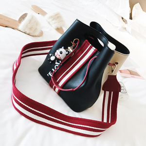 韩版抽带水桶包