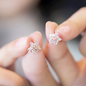 韩国花朵雪花锆石气质耳钉