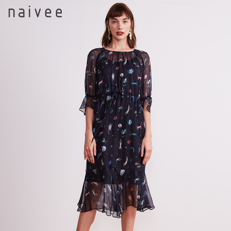 naivee/纳薇2018秋季星球猫咪印花中长款荷叶边真丝连衣裙商品大图