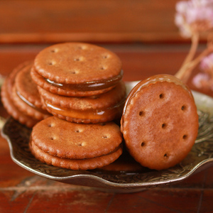 台湾进口黑糖麦芽夹心饼干400g