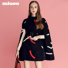 miuco女装2018秋季新款几何撞色线条腰带收腰大气显瘦斗篷外套潮图片