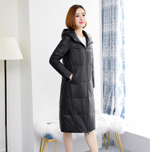 卡若维娅海宁皮衣外套女装2018冬季新款真皮羽绒服女长款连帽韩版图片
