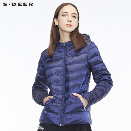sdeer圣迪奥女前卫新潮金属感面料拉链装饰连帽羽绒服S18482407商品大图