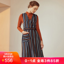 玖姿奥莱店2018秋装新款竖条纹V领中长款连衣裙女图片