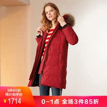 玖姿奥莱女装2018冬装新款红色白鸭绒貉子毛领连帽羽绒服女图片