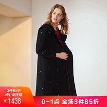 JUZUI/玖姿2018冬装新款黑色连帽字母绣花暗扣中长呢子大衣女图片