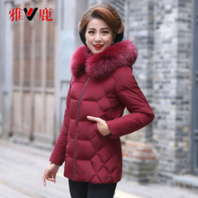 雅鹿2018新款中老年羽绒服女短款大码妈妈冬装外套加厚老人奶奶装图片