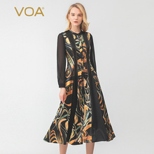 VOA28姆米缎面真丝创意印花拼接撞色拱针立领单排扣修身连衣裙图片