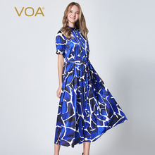VOA28姆米真丝印花弹力缎半高领插肩袖塔克褶腰带宽松休闲连衣裙图片
