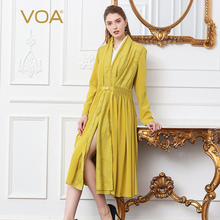 VOA2019新款36姆米重磅真丝嫩黄围巾领中腰褶皱绣花撞料拼接大衣图片