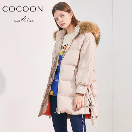 前】miss COCOON2018冬装新品女装貉子毛领加厚中长款羽绒服外套商品大图