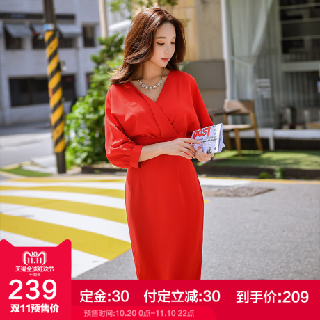 粉红大布娃娃秋冬2018新款女气质淑女优雅红色修身V领收腰连衣裙商品大图