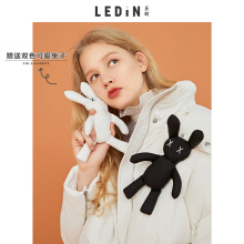乐町兔子玩偶装饰羽绒服2018秋装新款短款白鸭绒韩版时尚面包服女图片