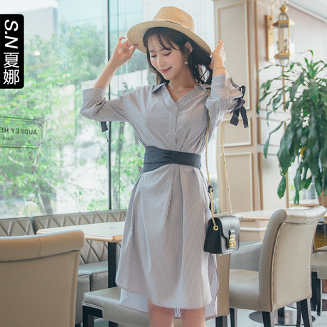 夏娜心机V领设计感腰带连衣裙女夏2018新款个性系带显瘦条纹裙子商品大图