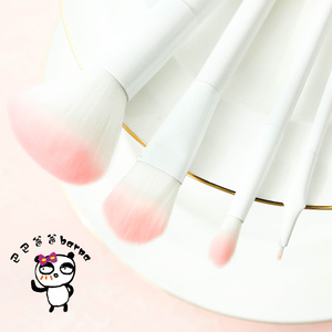 美国WET N WILD 白杆粉头化妆刷 