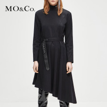 MOCO2018冬季新品纯色个性斜剪裁连衣裙MA184DRS203 摩安珂图片