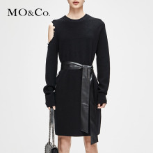 MOCO2018冬季新品性感露肩纯色羊毛连衣裙MA184DRS303 摩安珂图片