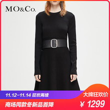 MOCO2018冬季新品纯色圆领修身针织连衣裙MA184DRS302 摩安珂图片