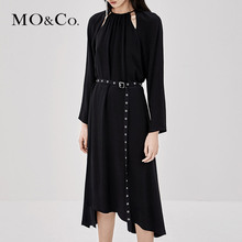MOCO2018秋季新品镂空纯色金属腰带连衣裙MA183DRS114 摩安珂图片