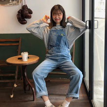 2019款 网红直筒牛仔背带裤 春装 女韩版 百搭宽松减龄九分阔腿连体裤