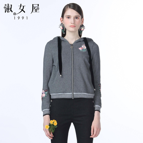 淑女屋2018年秋季新款100%修身柔软深灰色绣花开衫商品大图