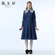淑女屋2018年冬季新款蓝色贴布绣花立领长袖牛仔连衣裙图片