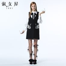 淑女屋2018年冬季新款天鹅亮片图案黑色印花无袖黑色毛呢连衣裙图片