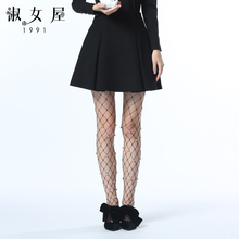 淑女屋2018年冬季新款A字型褶皱修身微弹黑色毛呢短裙图片