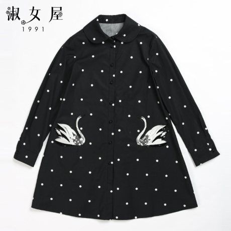 淑女屋2018年冬季新款黑底白点天鹅图案柔软修身连衣裙商品大图